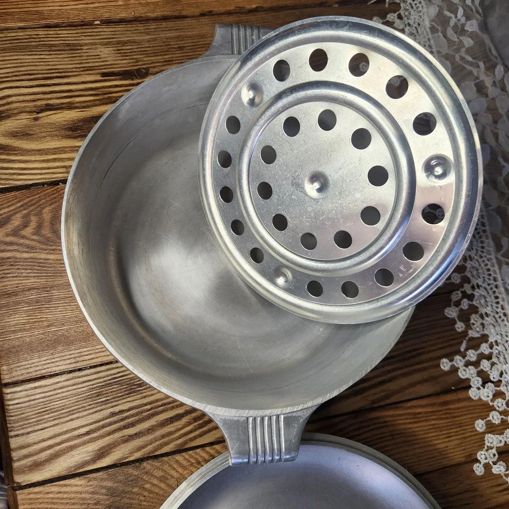 Vintage‎ Magnalite GHC 3qt dutch oven with trivet